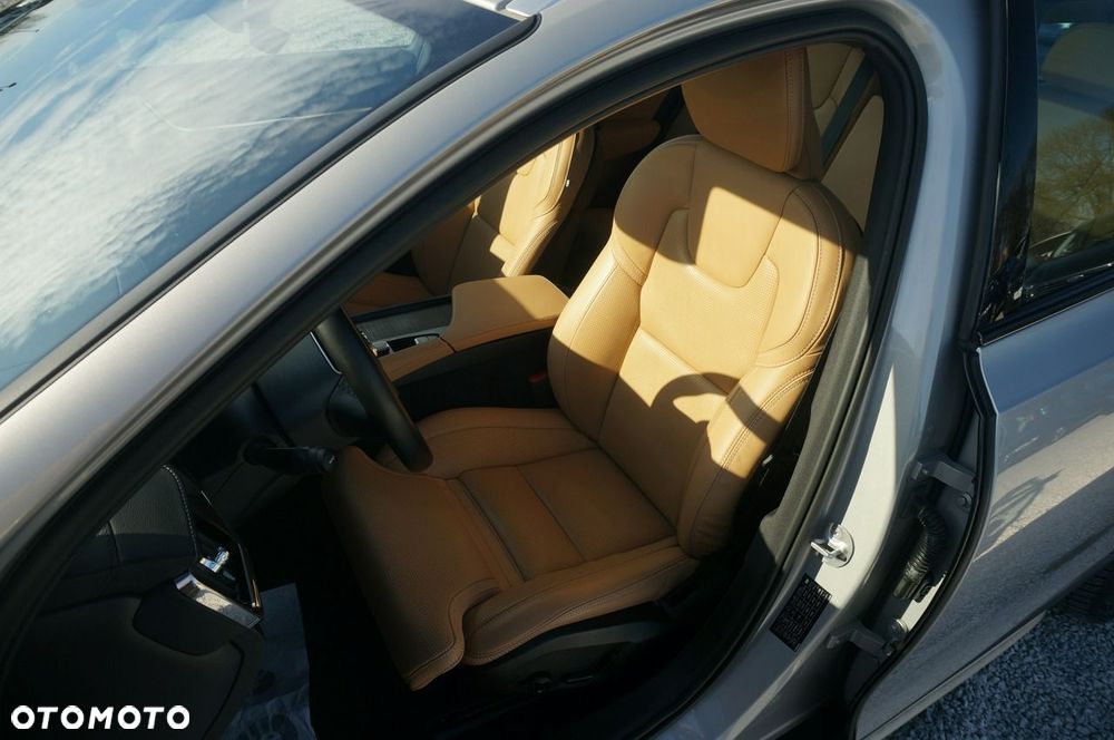 Volvo V90 Cross Country B5 D AWD Ultimate - 24