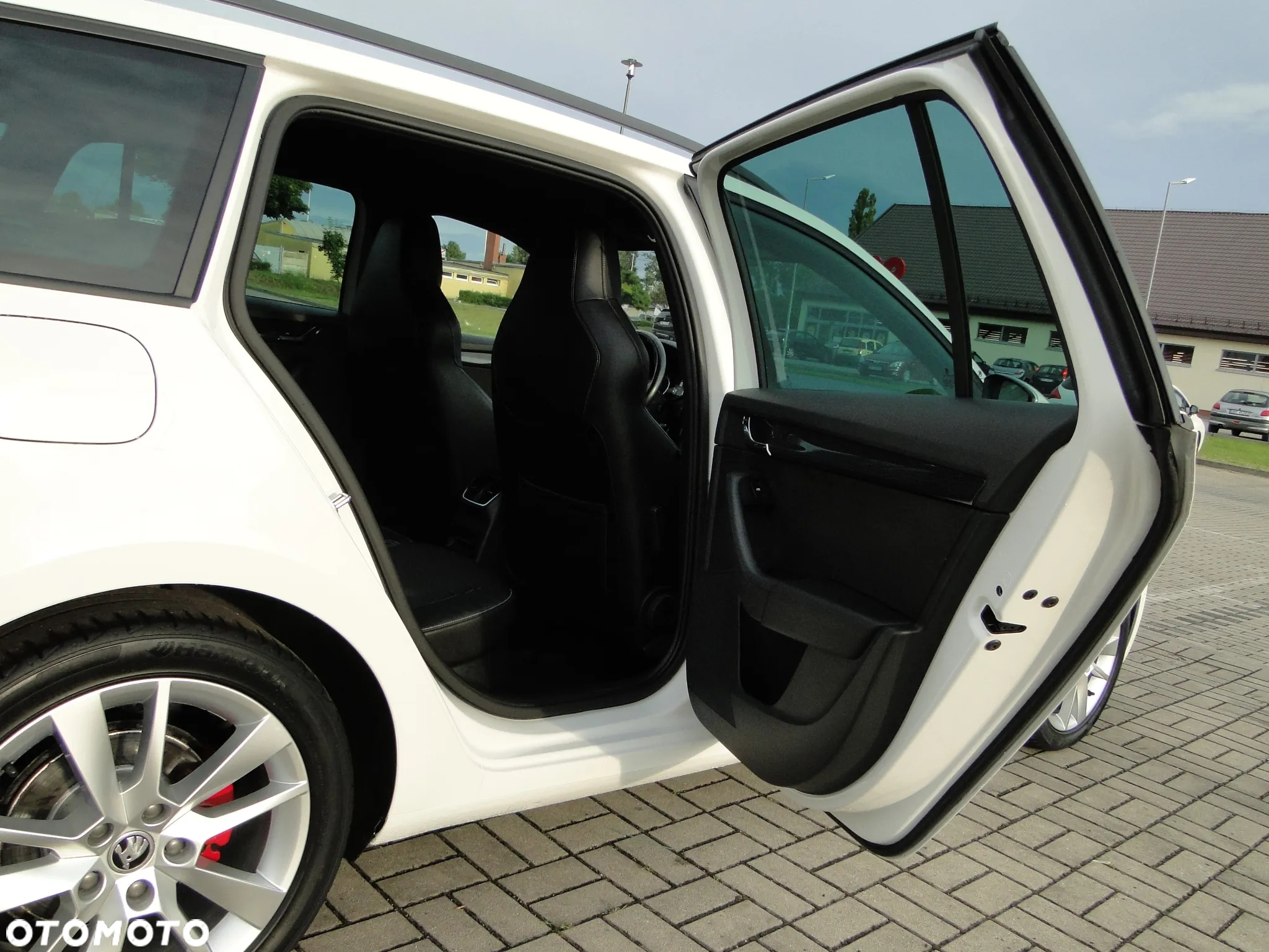 Skoda Octavia Combi 2.0 TDI DSG RS - 15