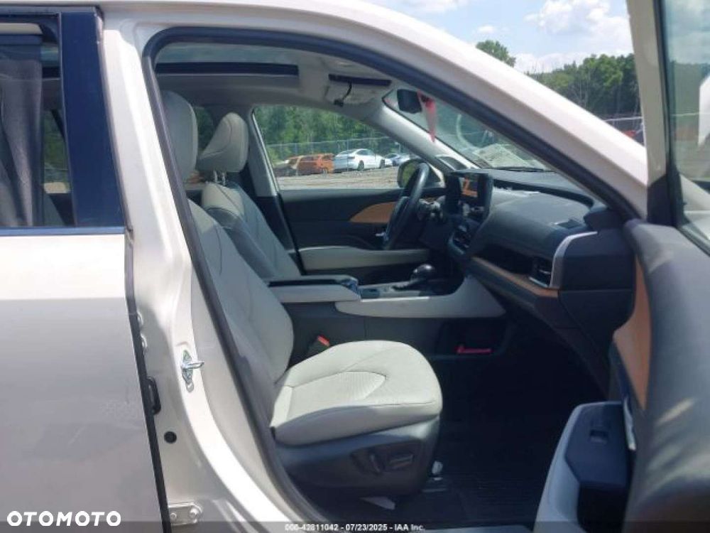 Toyota Grand Highlander - 10