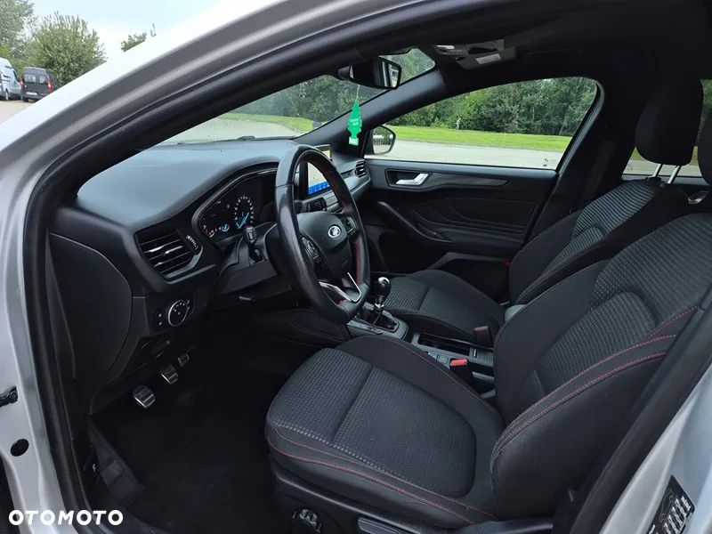 Ford Focus Turnier 1.5 EcoBlue Start-Stopp-System ST-LINE - 14