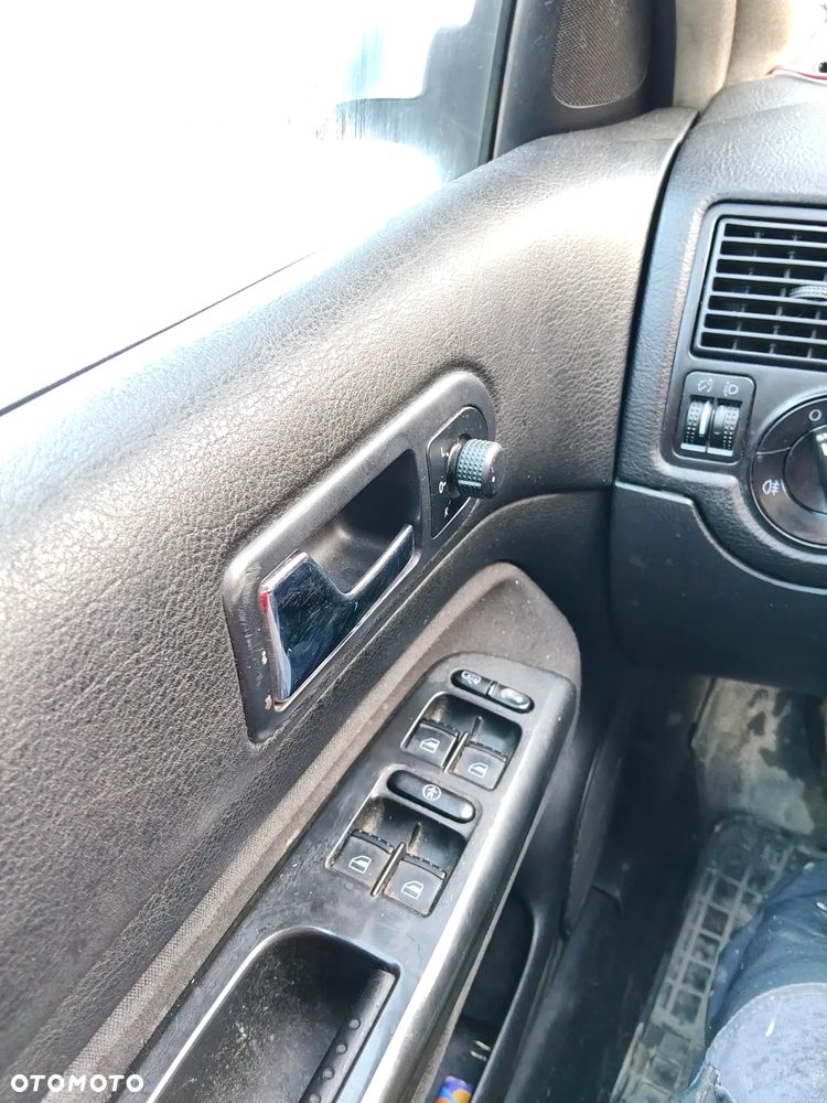 Volkswagen Golf 1.9 TDI Comfortline - 4