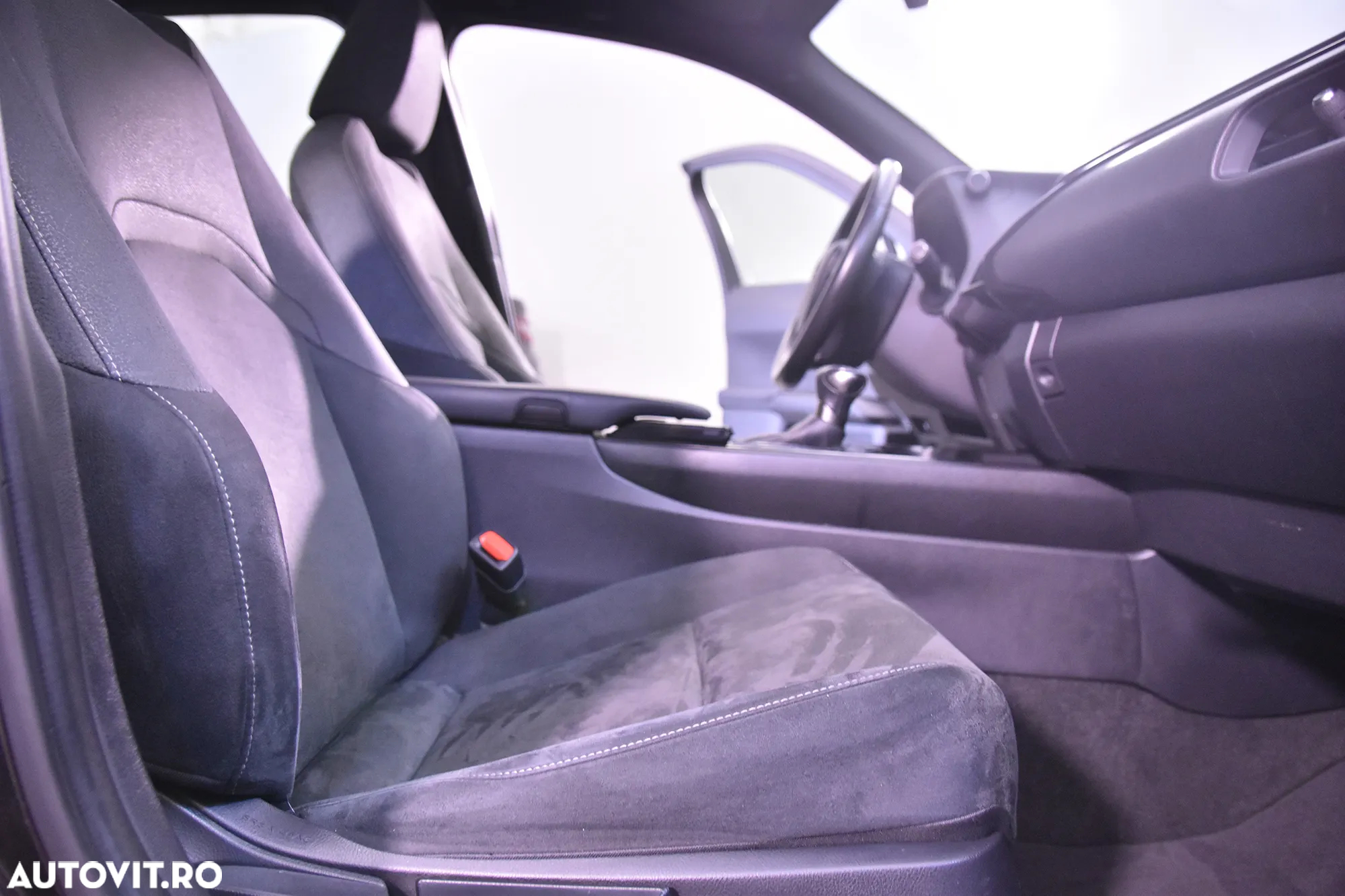 Lexus UX 250h - 11