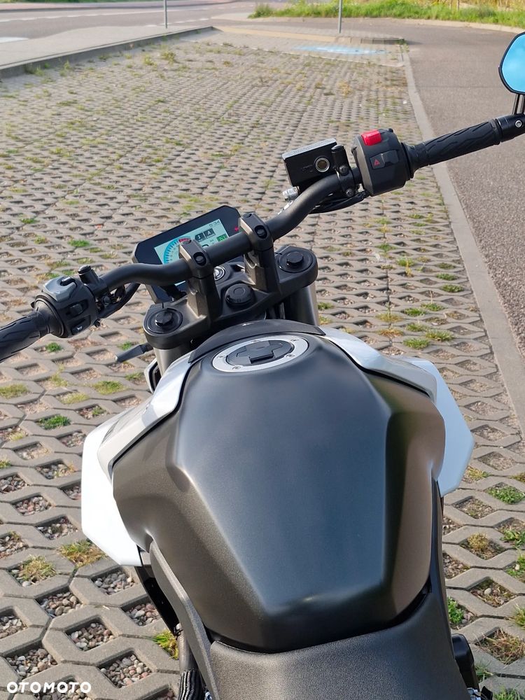 Suzuki GSX - 26