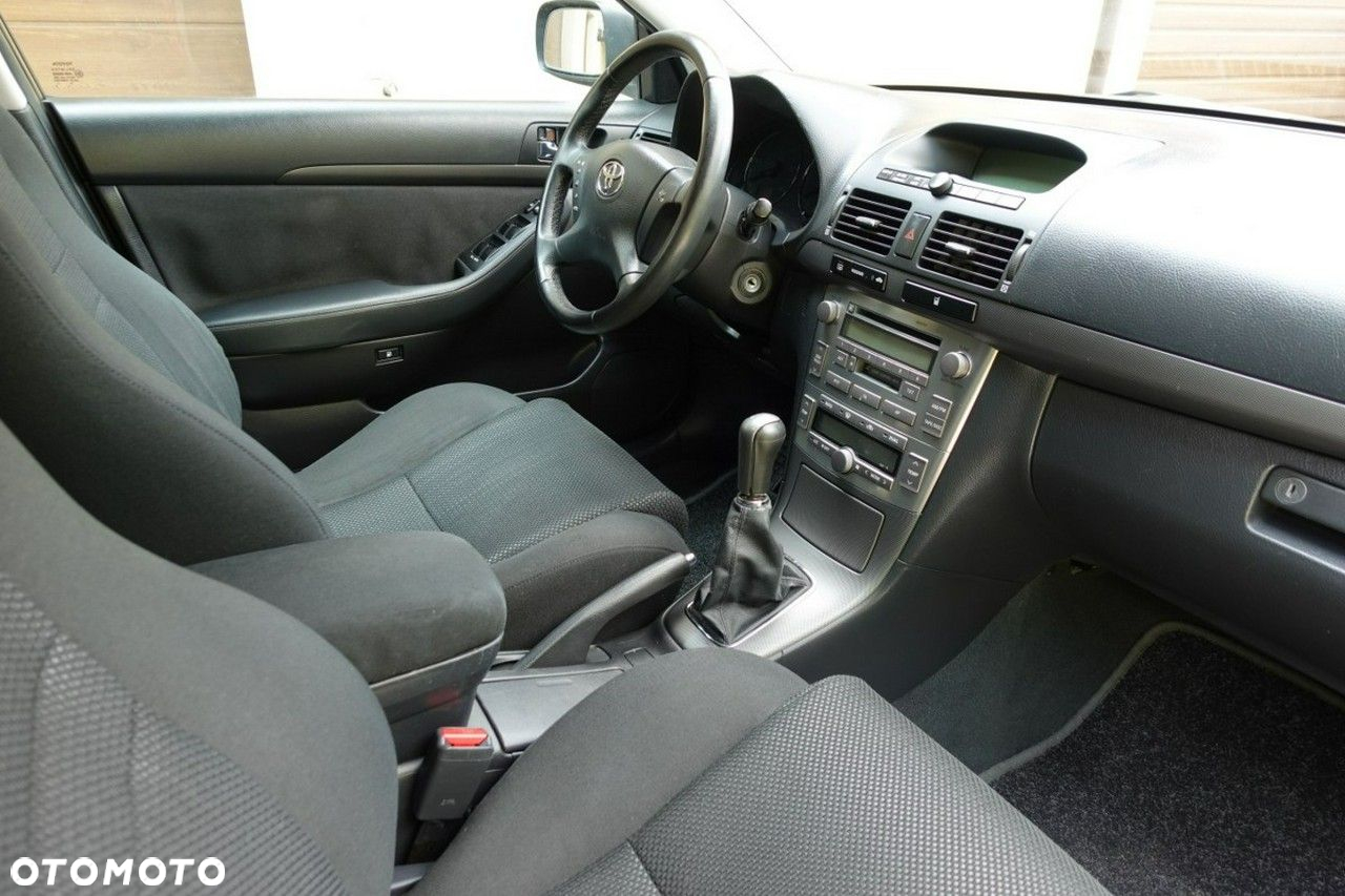 Toyota Avensis - 12