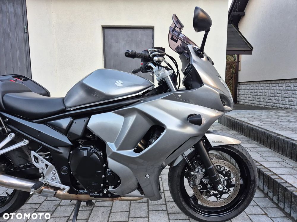 Suzuki GSX - 2