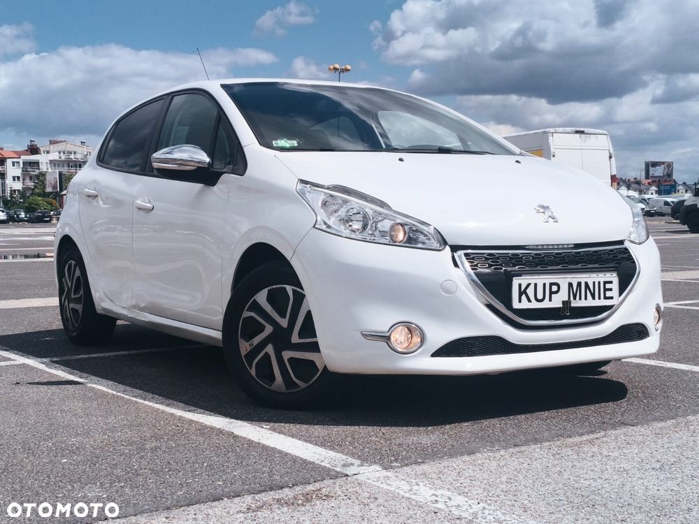 Peugeot 208 - 1