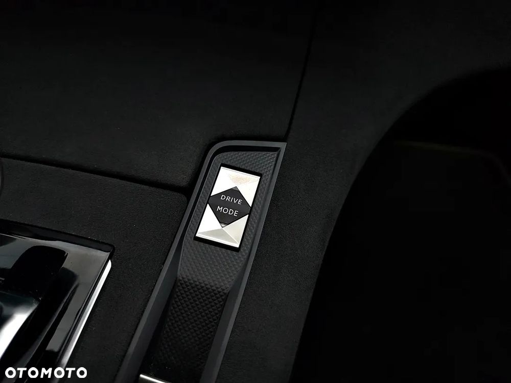 DS Automobiles DS 7 Crossback 2.0 BlueHDi Performance Line + - 28