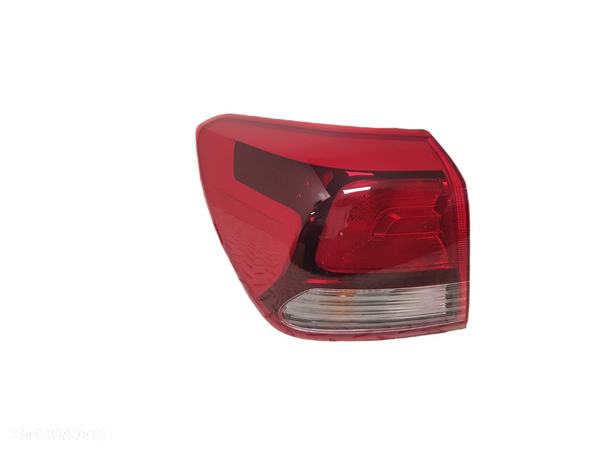KIA STONIC 17-21 LAMPA LEWA TYŁ TYLNA W BŁOTNIK 92401-H8