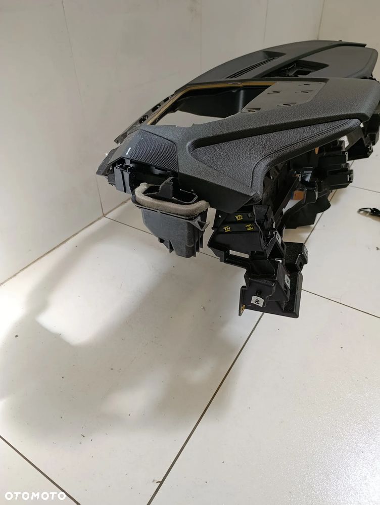 Deska konsola poduszki pasy eu head up #3 Audi Q8 e-tron etron lift - 4