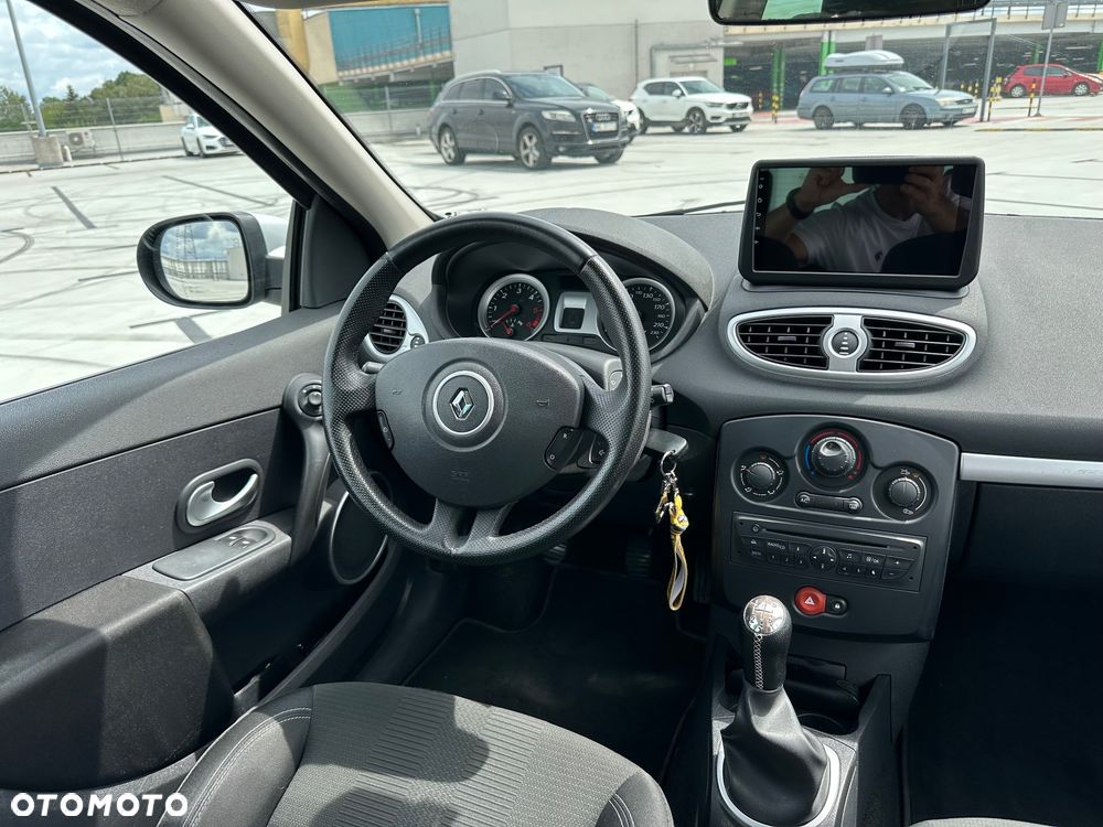Renault Clio - 12