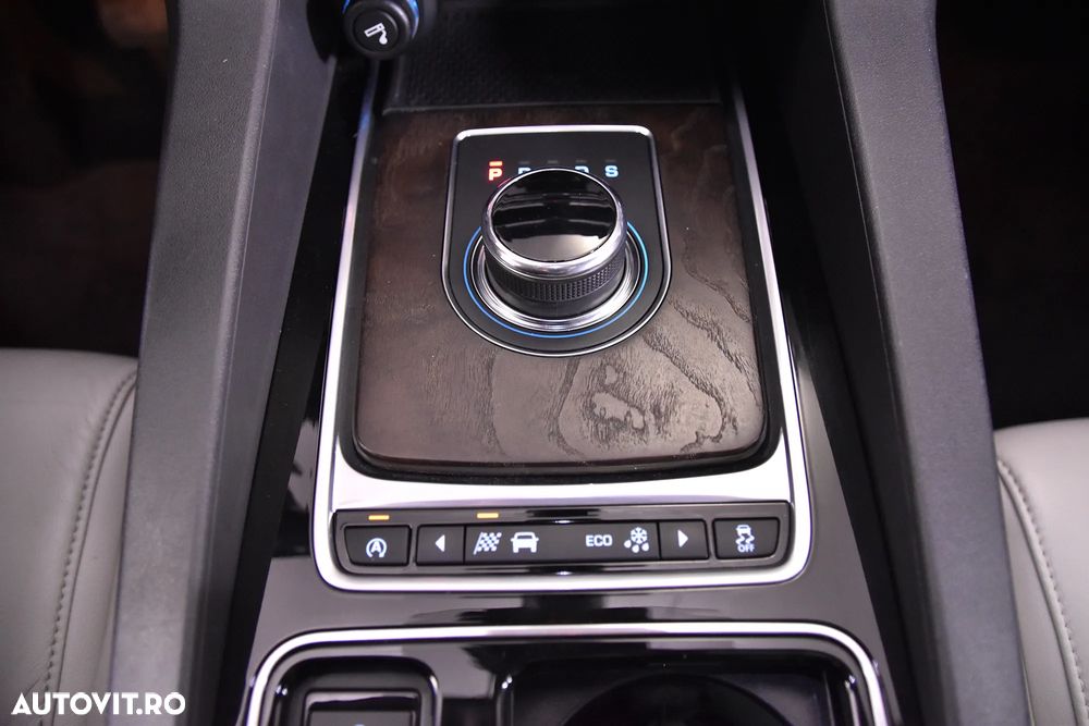 Jaguar F-Pace - 16