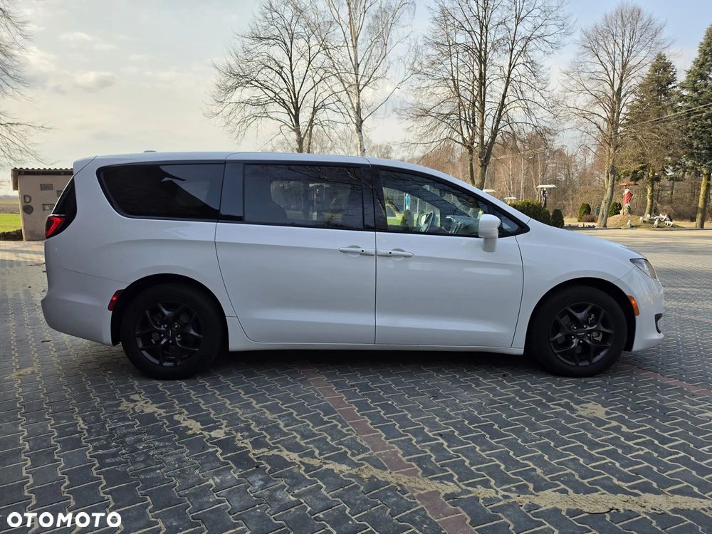 Chrysler Pacifica - 7