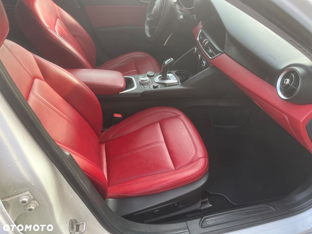Alfa Romeo Giulia - 8