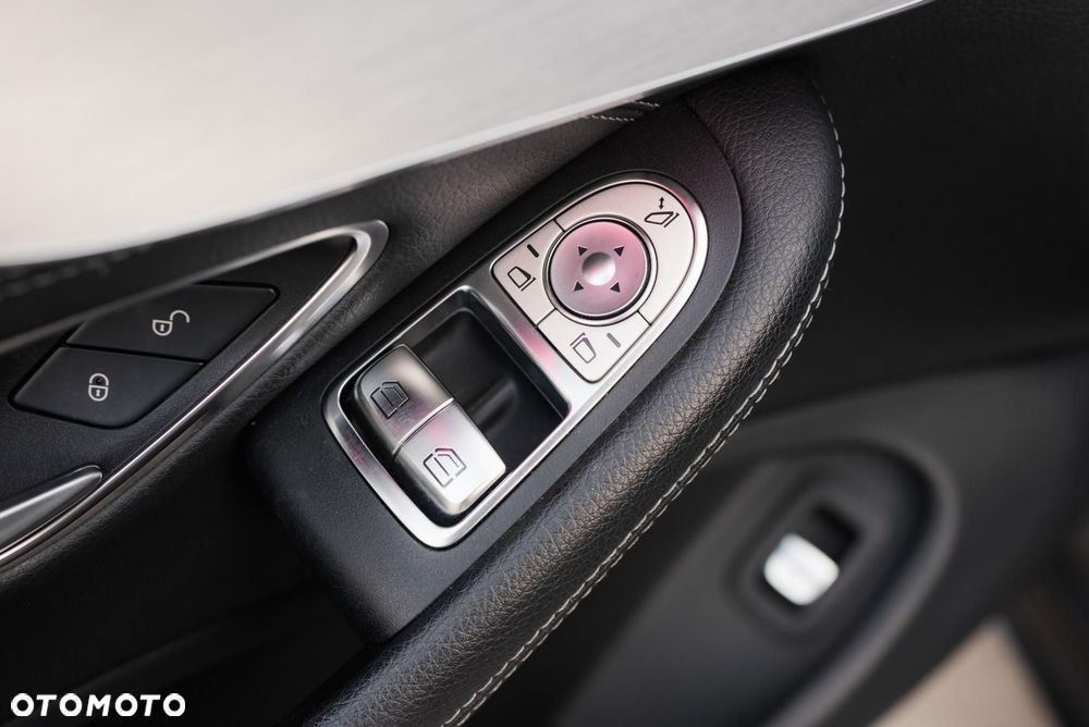 Mercedes-Benz Klasa C 300 9G-TRONIC AMG Line Plus - 31