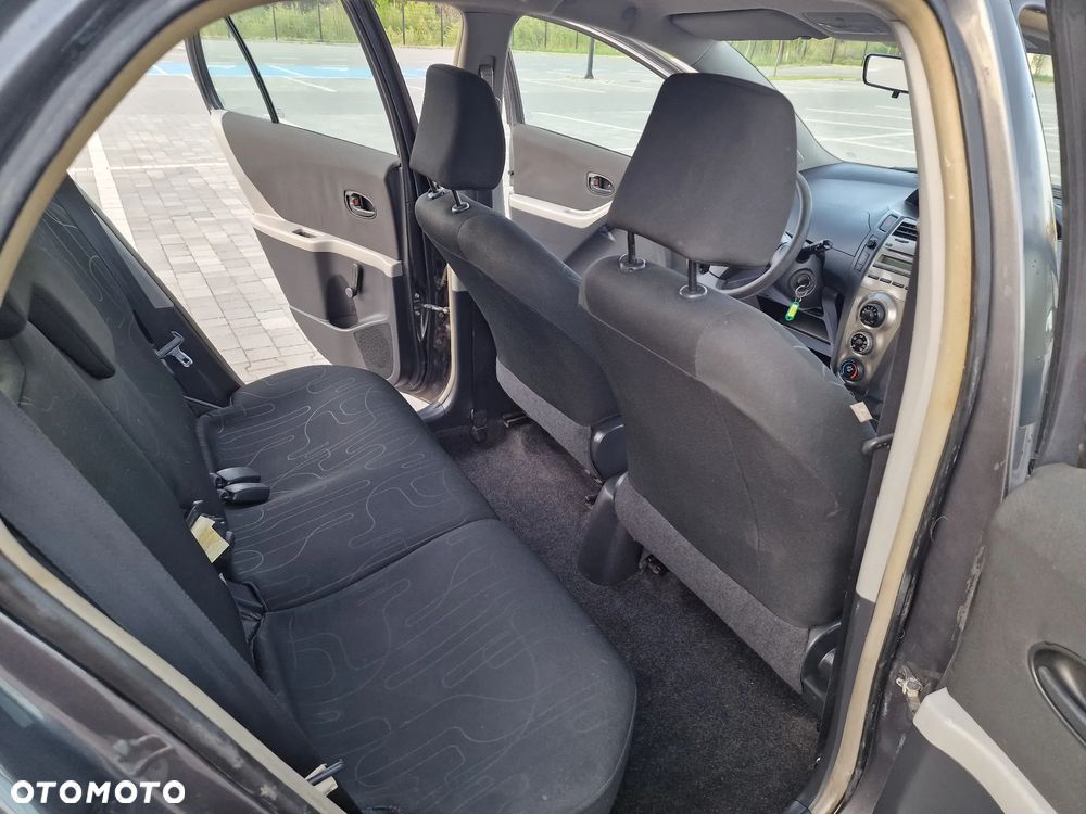 Toyota Yaris 1.0 Premium - 18