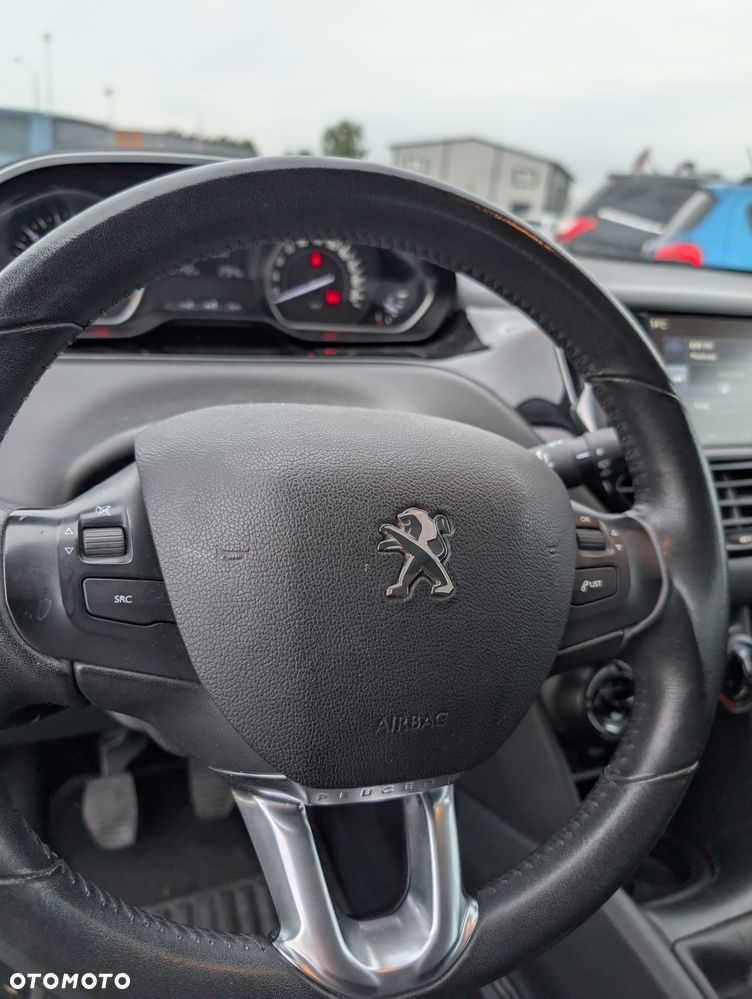 Peugeot 208 - 19