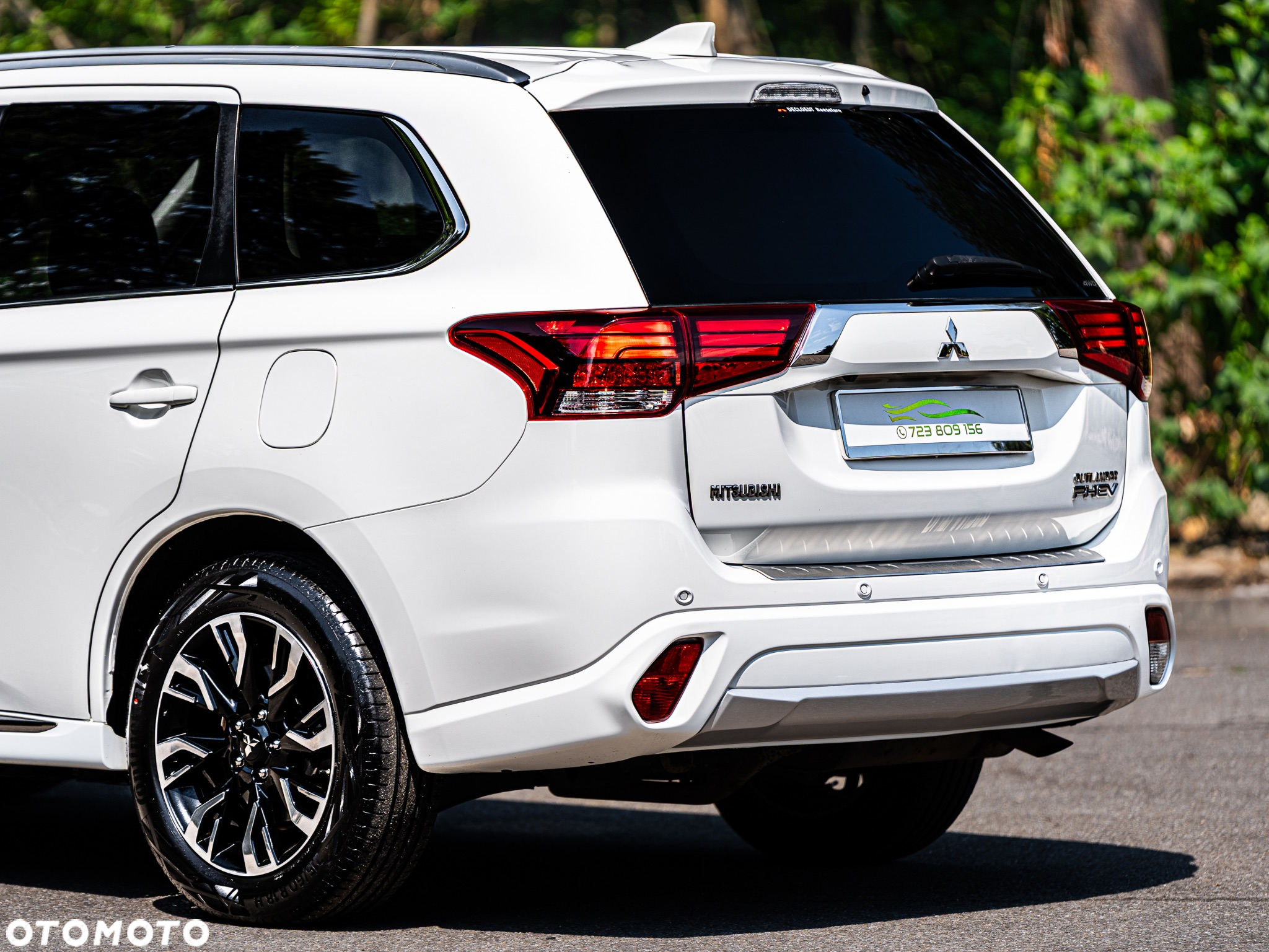 Mitsubishi Outlander 2.0 4WD Plug-In Hybrid Plus - 20