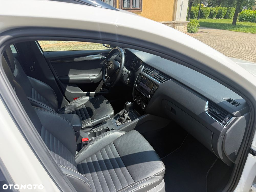 Skoda Octavia Combi 2.0 TDI DSG RS - 28