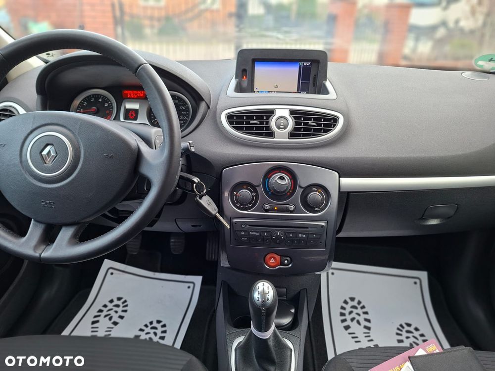 Renault Clio 1.2 16V 75 TomTom Edition - 11