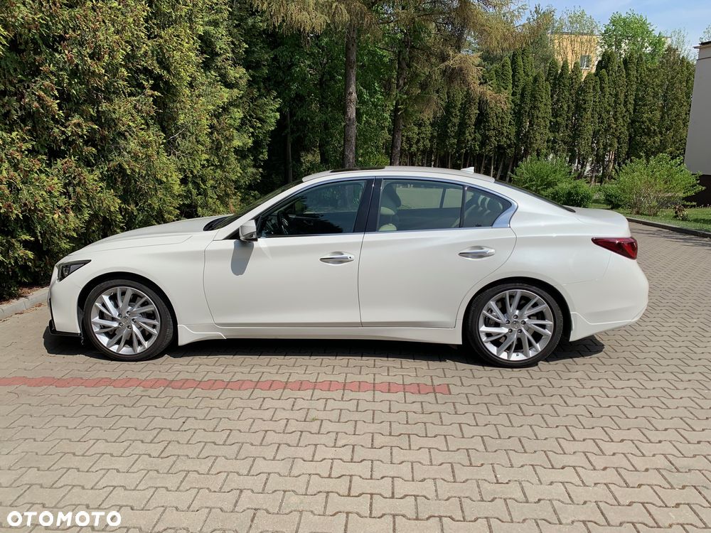 Infiniti Q50 Hybrid Sport Tech - 11