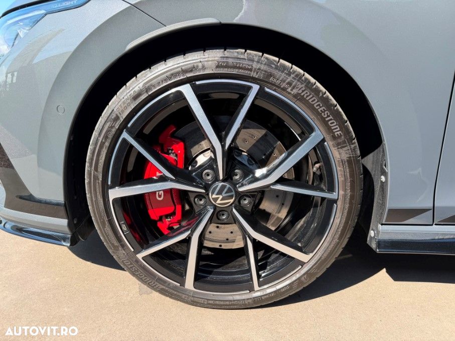 VOLKSWAGEN Golf 2025 — imagine 11