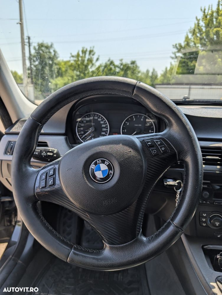 BMW Seria 3 320i - 13