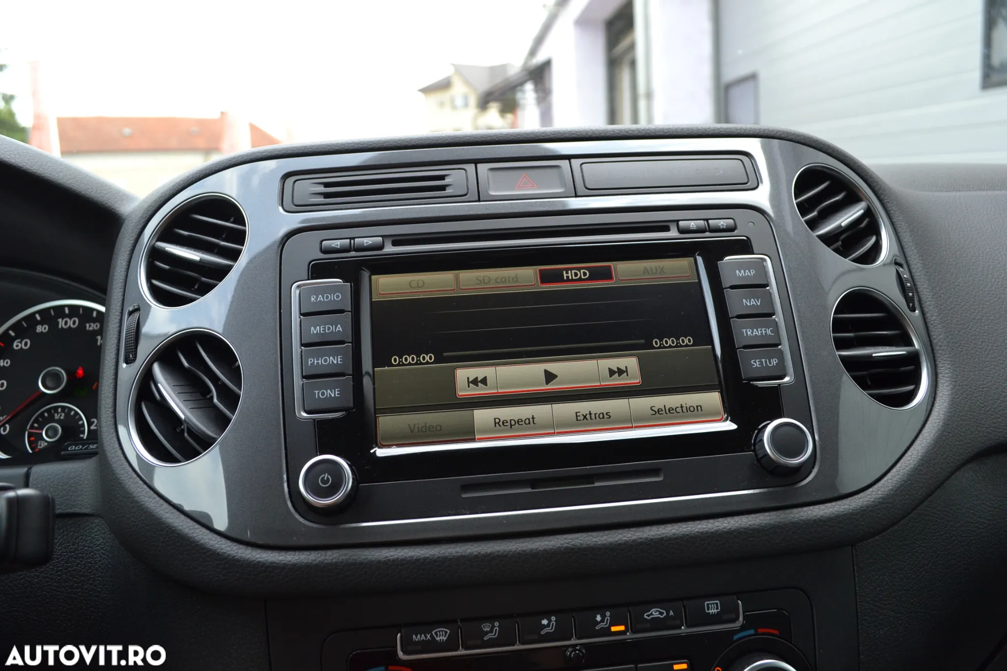 Volkswagen Tiguan 2.0 TDI 4Motion DSG BMT Sport & Style - 27