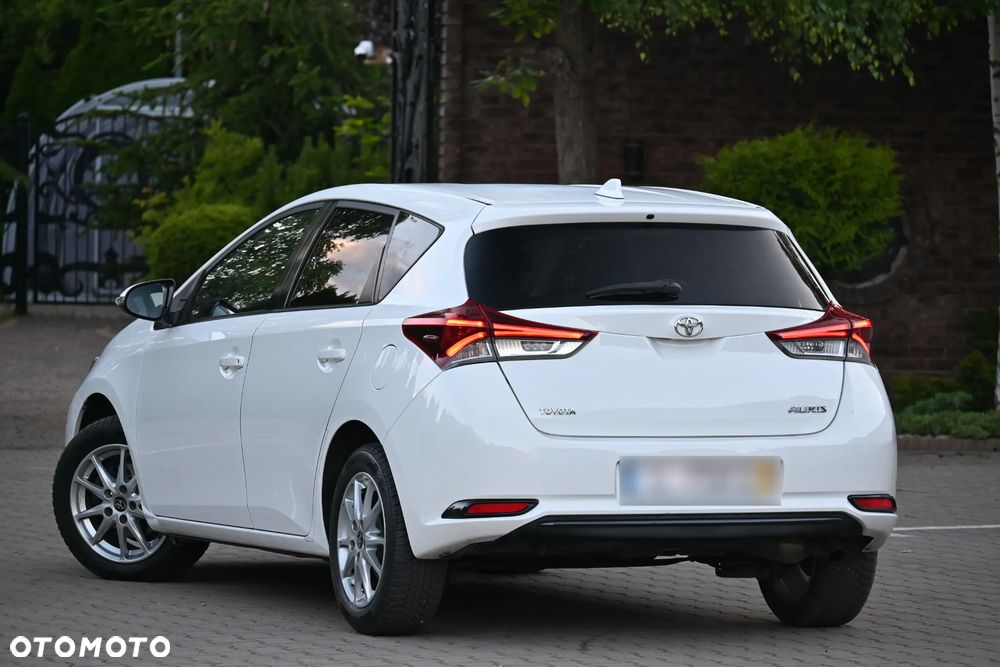 Toyota Auris 1.33 VVT-i Premium + - 12
