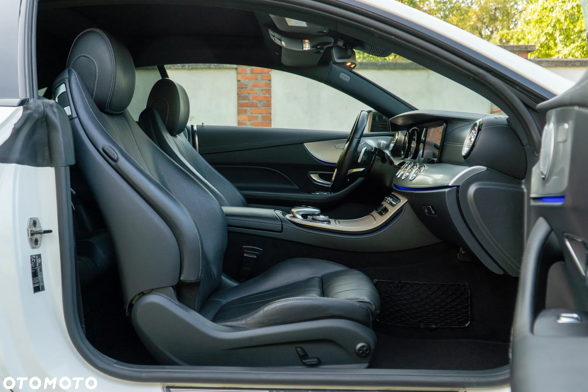 Mercedes-Benz Klasa E 300 Coupe 9G-TRONIC - 23