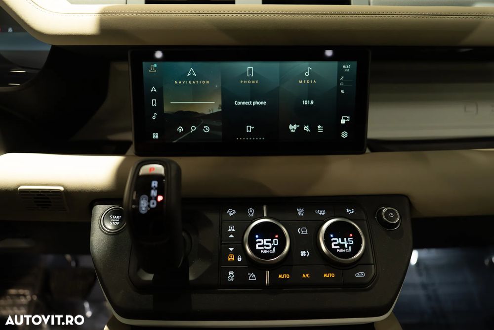 Land Rover Defender 110 2.0 P300 SE - 7