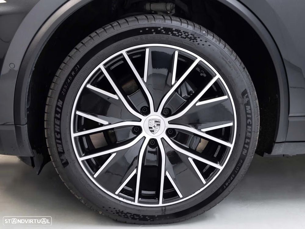 Porsche Macan Electric 4 - 10