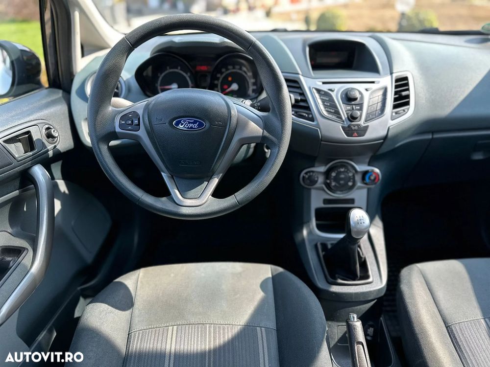 Ford Fiesta 1.25 Ambiente - 30