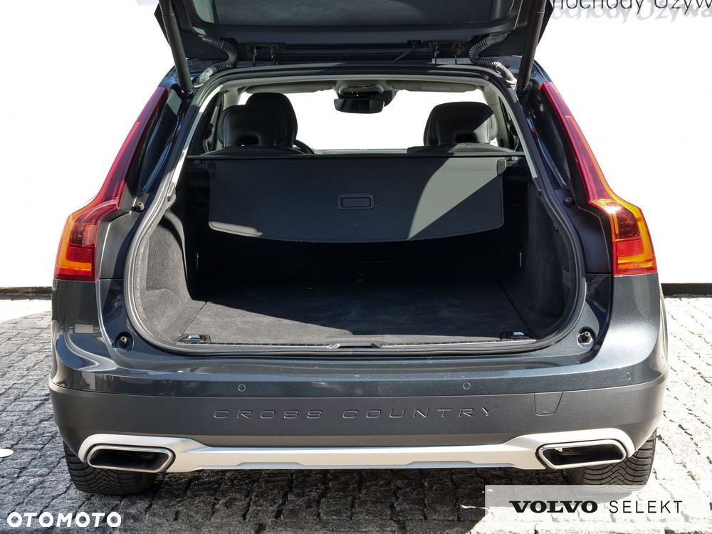 Volvo V90 Cross Country - 32
