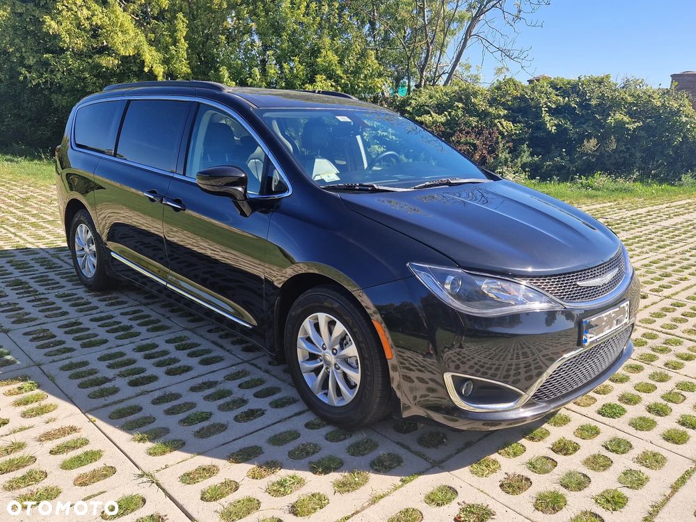 Chrysler Pacifica - 2