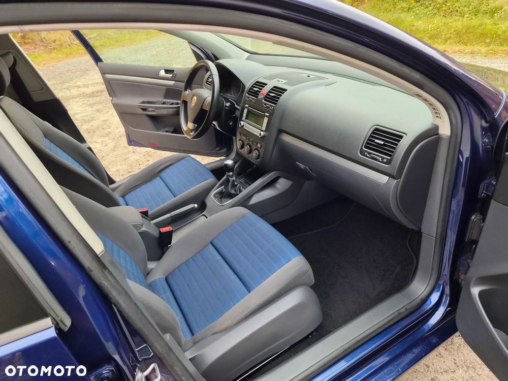 Volkswagen Golf - 23