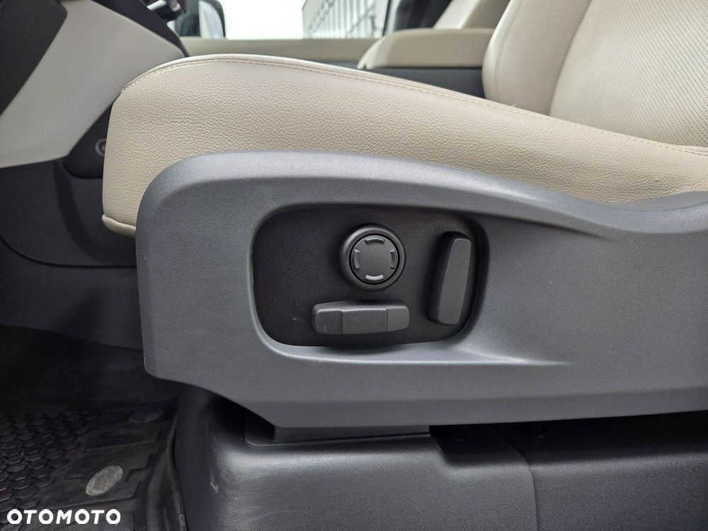 Land Rover Defender - 28