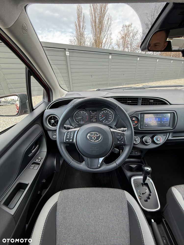Toyota Yaris 1.5 Premium CVT - 27