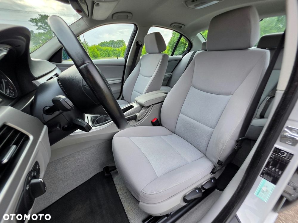 BMW Seria 3 318i Edition Exclusive - 29