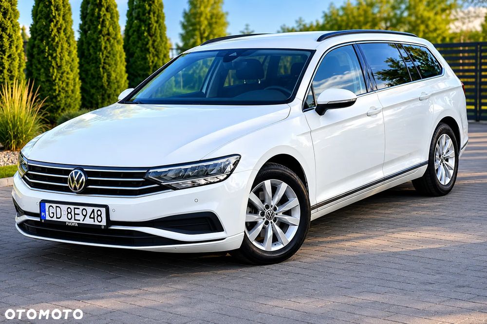 Volkswagen Passat - 1