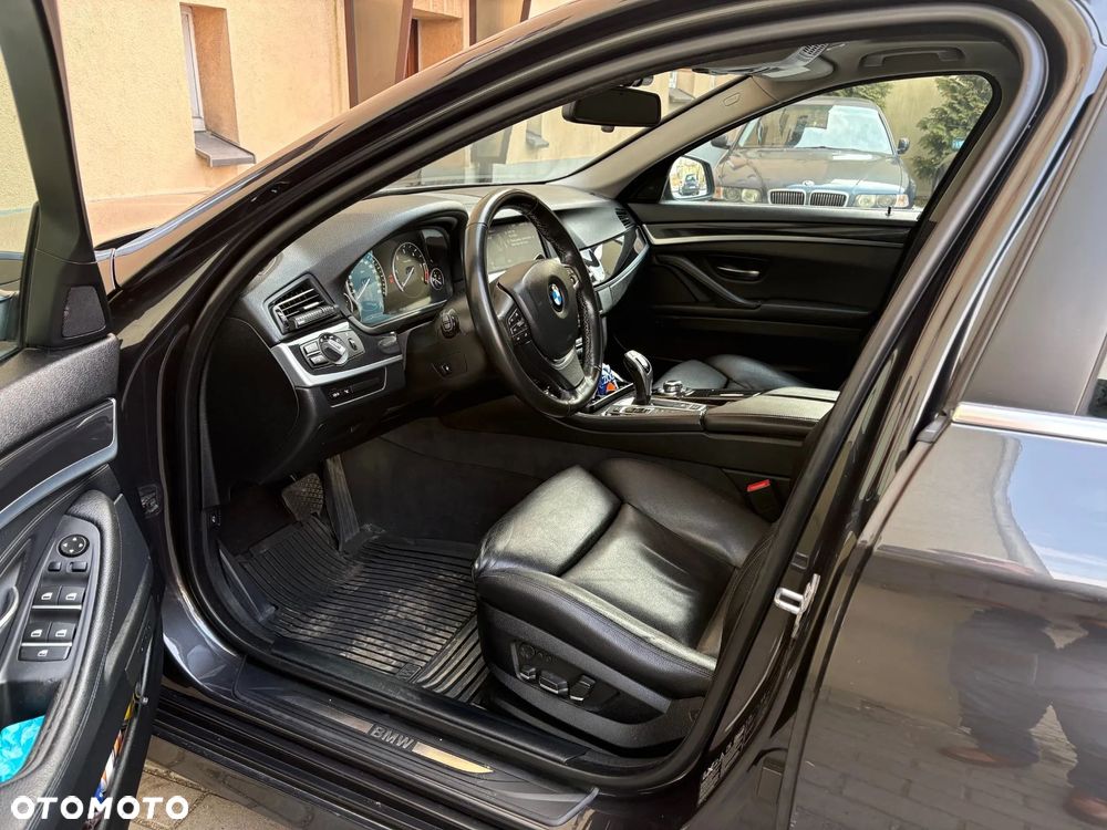 BMW Seria 5 530d xDrive Sport-Aut - 38