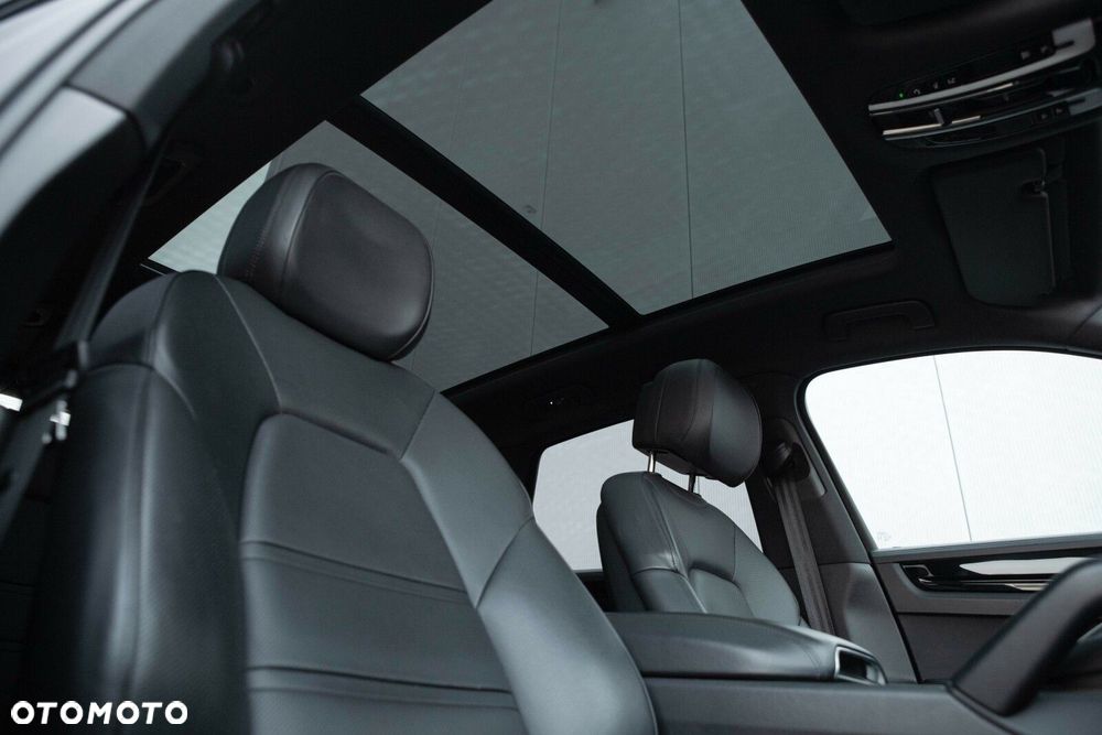 Porsche Cayenne - 30