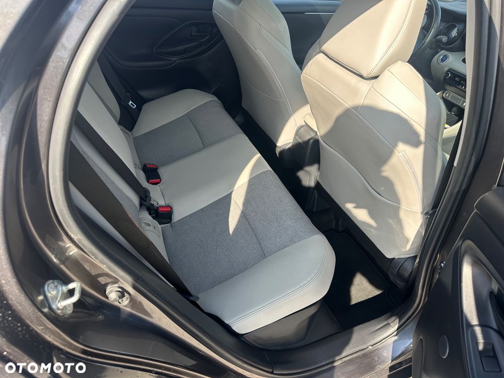 Toyota Yaris Hybrid 1.5 Selection Elegant - 14