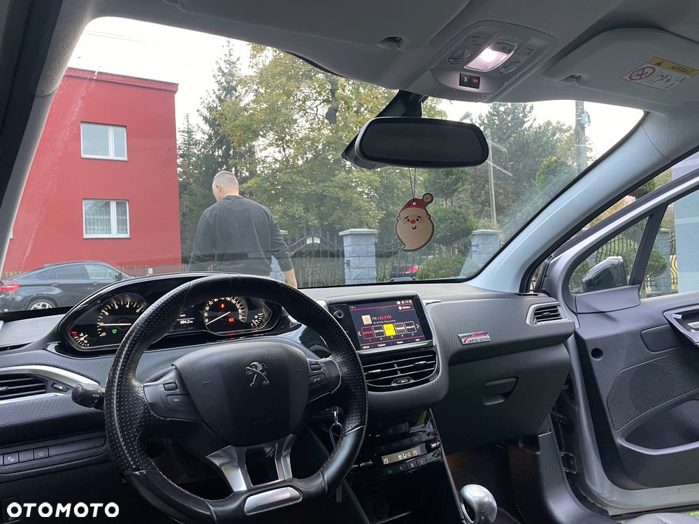 Peugeot 208 - 22
