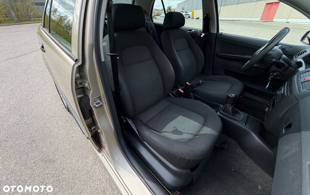 Skoda Fabia 1.4 16V Celebration - 17
