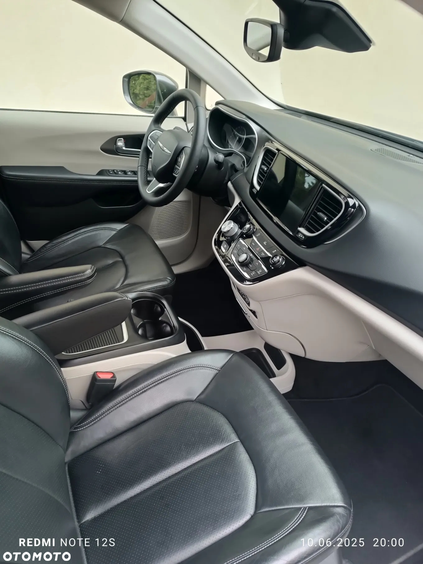 Chrysler Pacifica - 17