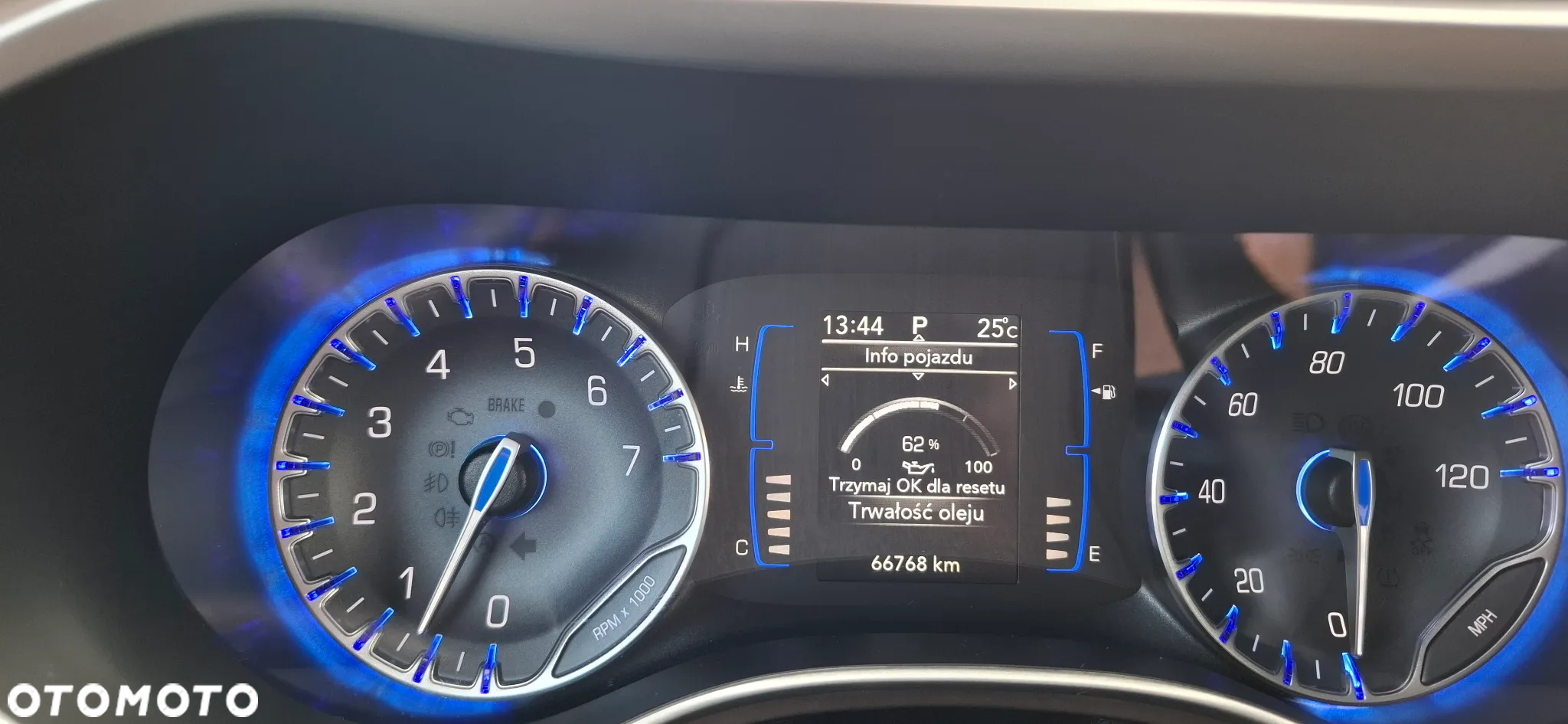 Chrysler Pacifica - 12