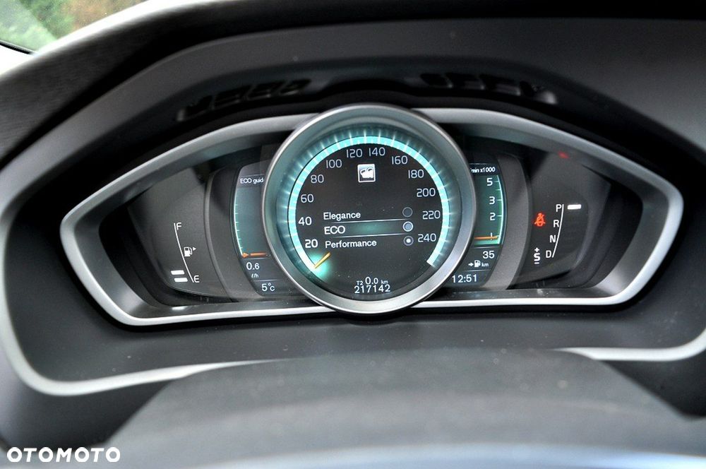 Volvo V40 D2 Momentum - 25