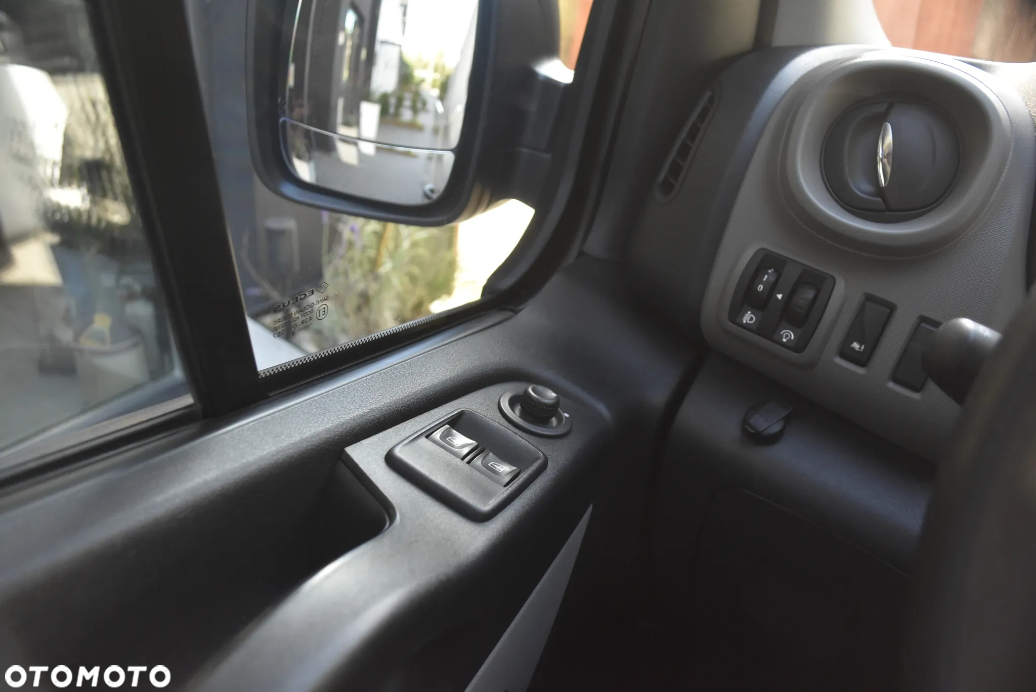 Renault Trafic - 16