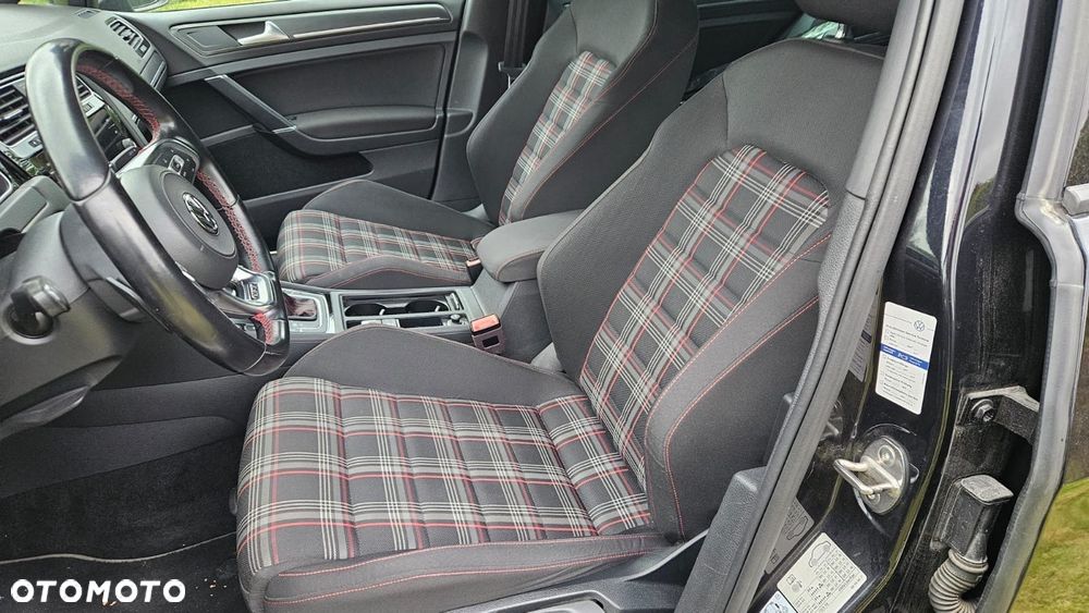 Volkswagen Golf VIII 2.0 TSI GTI DSG - 9