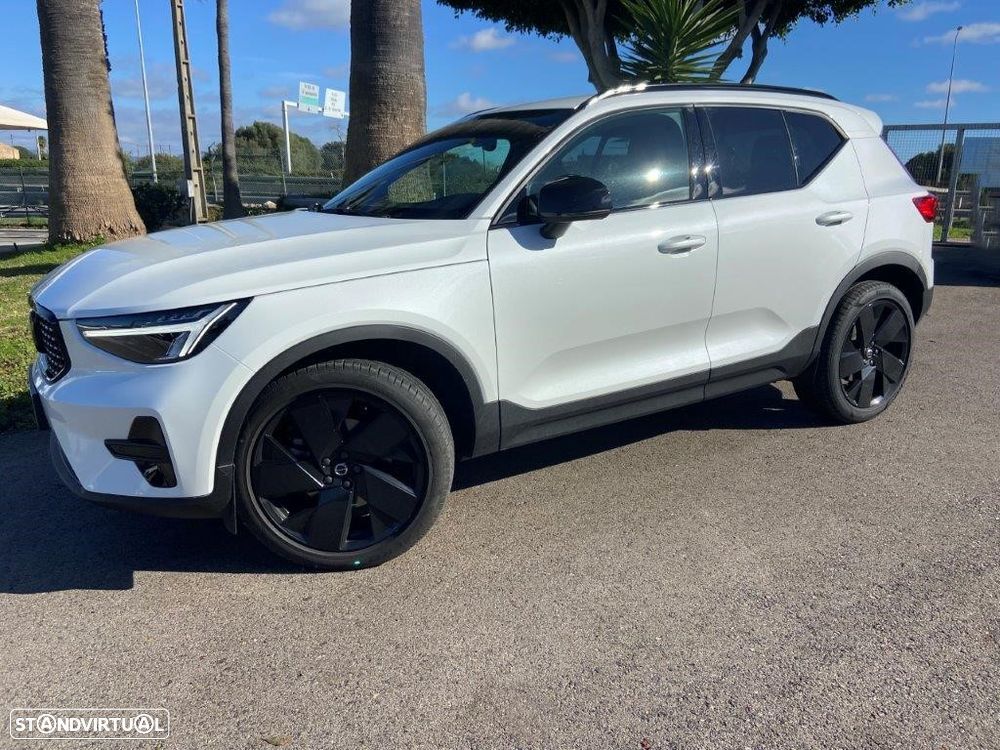 Volvo XC 40 2.0 B3 Black Edition - 1
